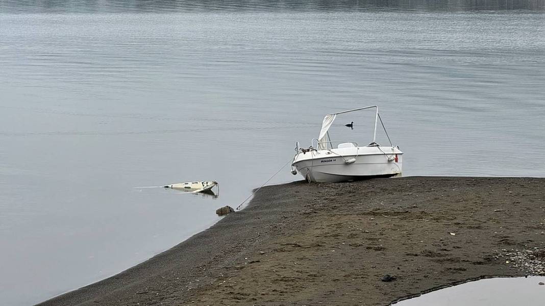 İskeleler havada, tekneler çamurda kaldı: İznik'te çevre felaketi 9